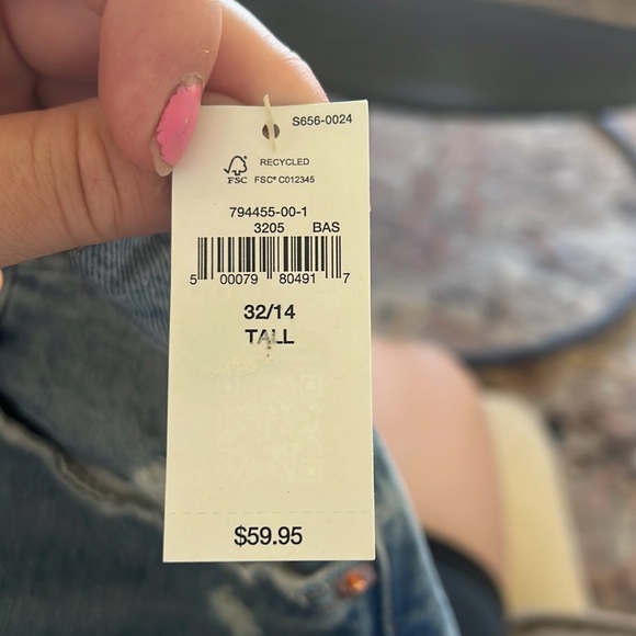 Size 14 Tall gap denim shorts. NWT. - Picture 2 of 3